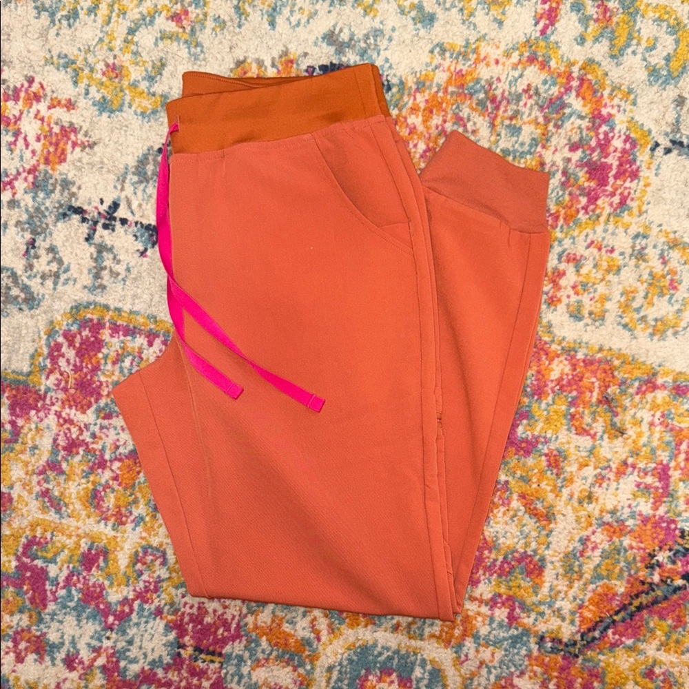 Figs Zamora Pants in Terracotta and Pink